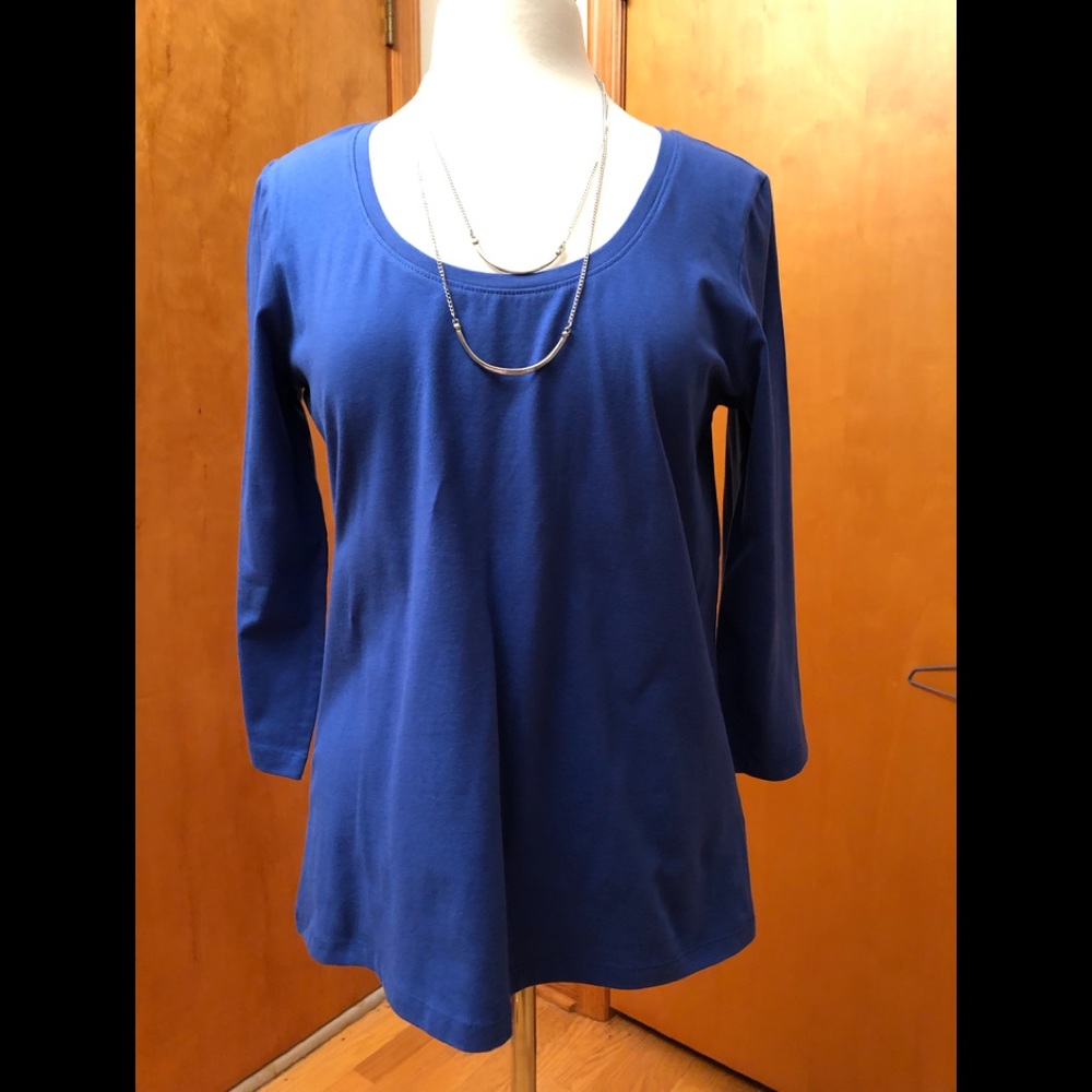 Top with 3/4 length sleeves